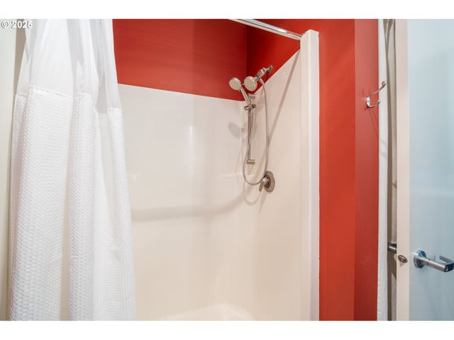 1455 N KILLINGSWORTH St 201, Portland, OR 97217