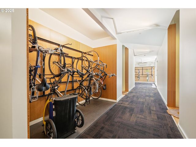 1455 N KILLINGSWORTH St 201, Portland, OR 97217