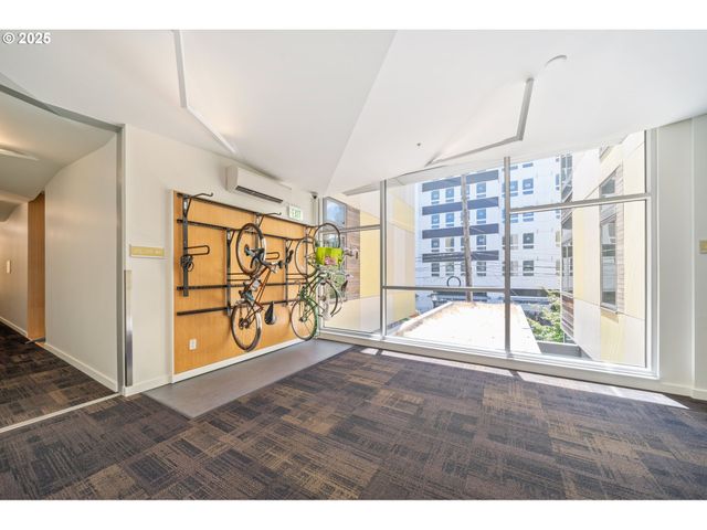 1455 N KILLINGSWORTH St 201, Portland, OR 97217