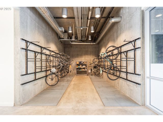 1455 N KILLINGSWORTH St 201, Portland, OR 97217