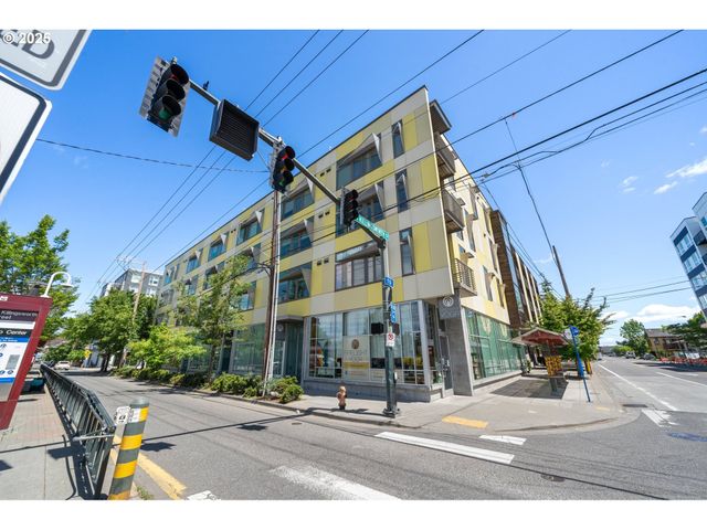 1455 N KILLINGSWORTH St 201, Portland, OR 97217