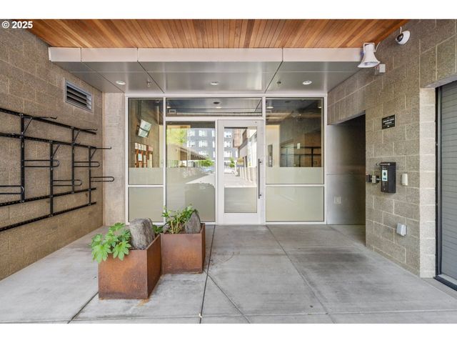 1455 N KILLINGSWORTH St 201, Portland, OR 97217