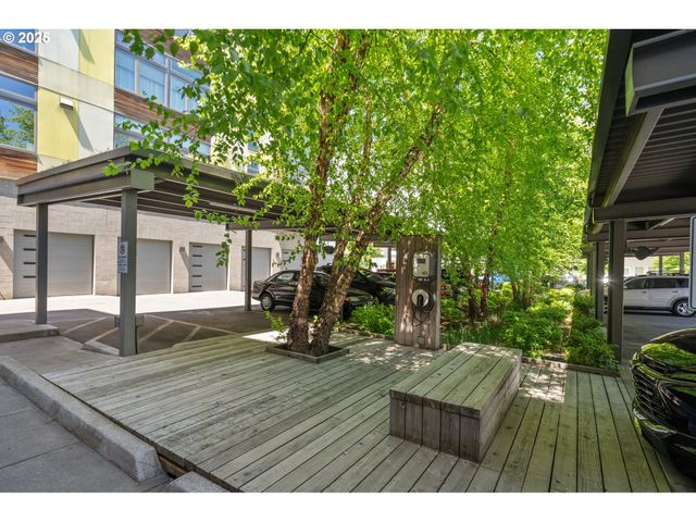 1455 N KILLINGSWORTH St 201, Portland, OR 97217