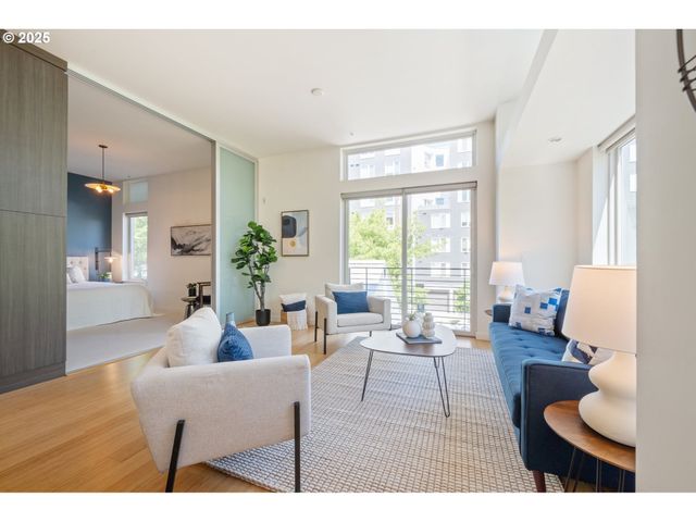 1455 N KILLINGSWORTH St 201, Portland, OR 97217