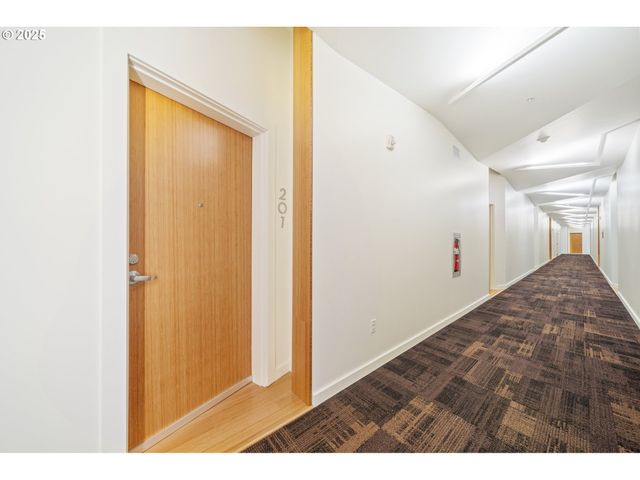 1455 N KILLINGSWORTH St 201, Portland, OR 97217