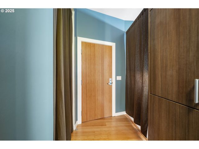 1455 N KILLINGSWORTH St 201, Portland, OR 97217