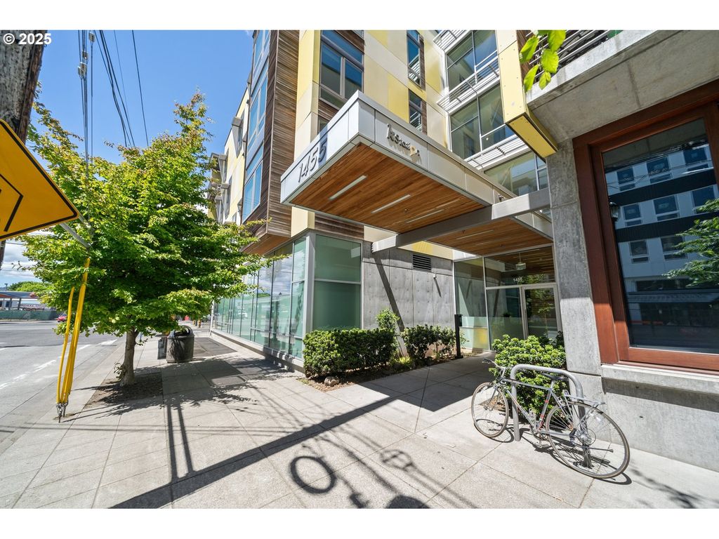 1455 N KILLINGSWORTH St 201, Portland, OR 97217