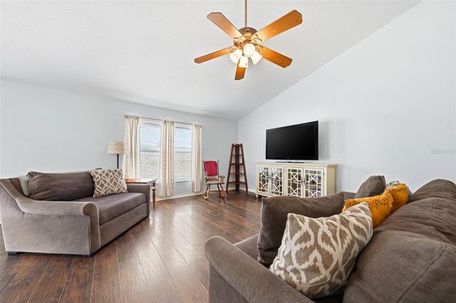 812 SHORE BREEZE WAY, Minneola, FL 34715