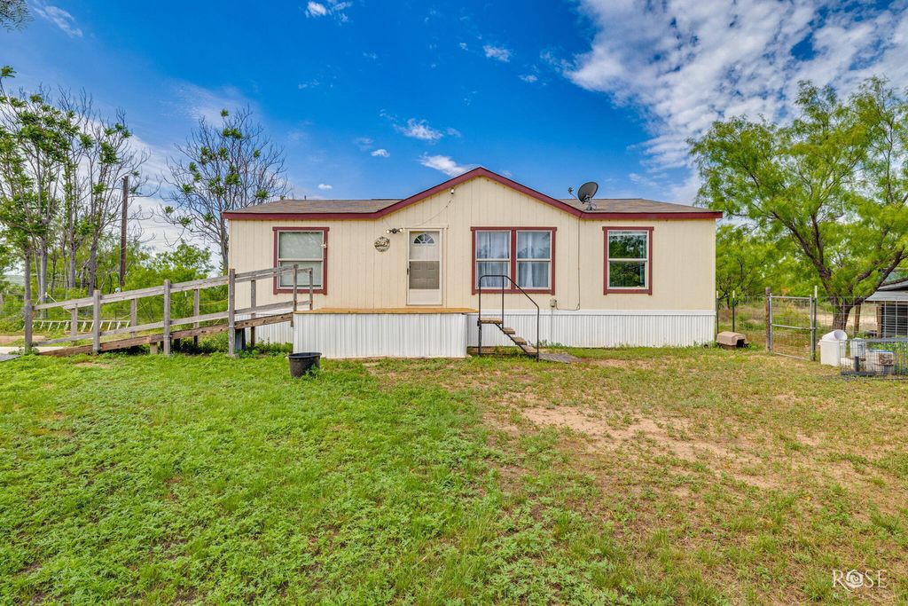 Image 1 of property listing at 11833 Pin Oak Road, Carlsbad, TX 76934