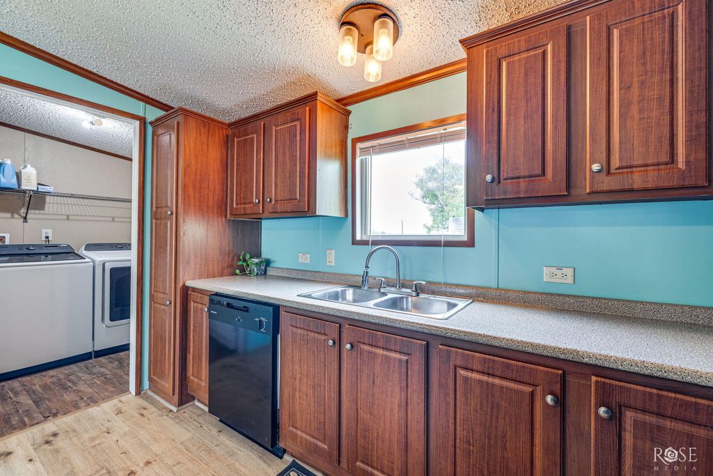 Image 11 of property listing at 11833 Pin Oak Road, Carlsbad, TX 76934