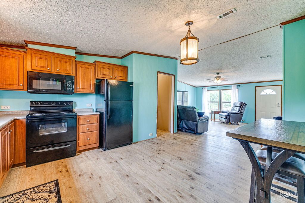 Image 12 of property listing at 11833 Pin Oak Road, Carlsbad, TX 76934