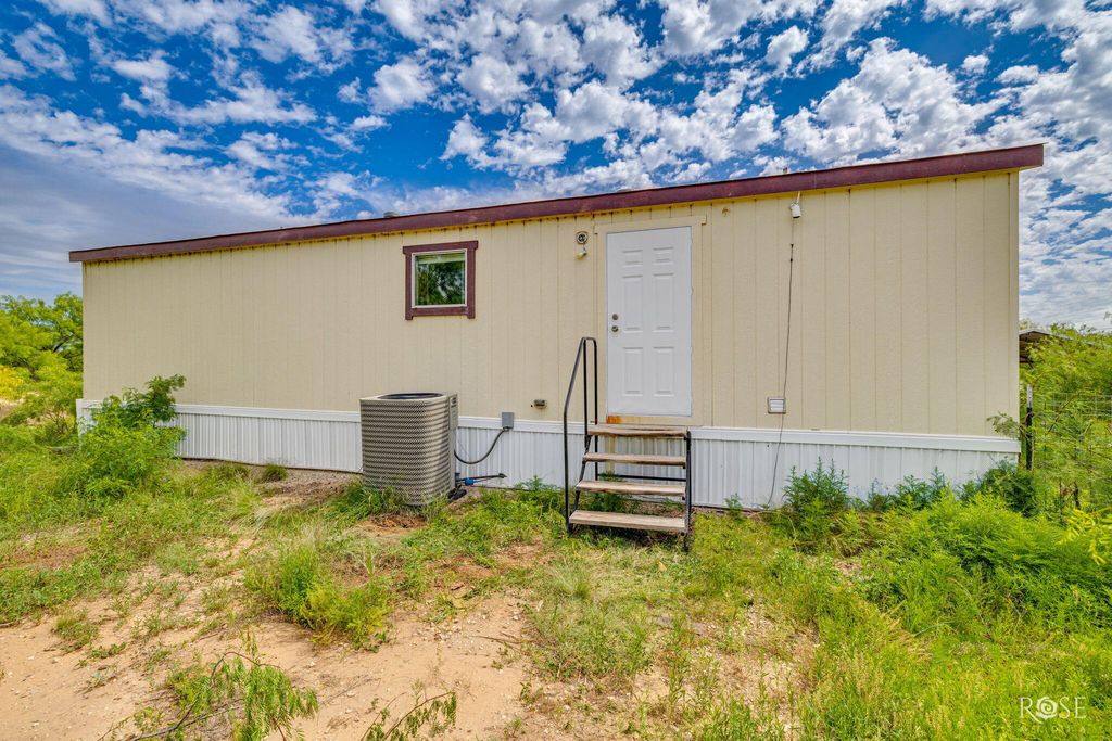 Image 23 of property listing at 11833 Pin Oak Road, Carlsbad, TX 76934