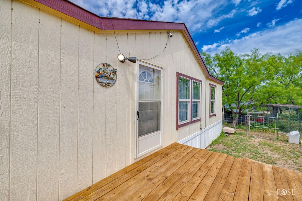 Image 27 of property listing at 11833 Pin Oak Road, Carlsbad, TX 76934