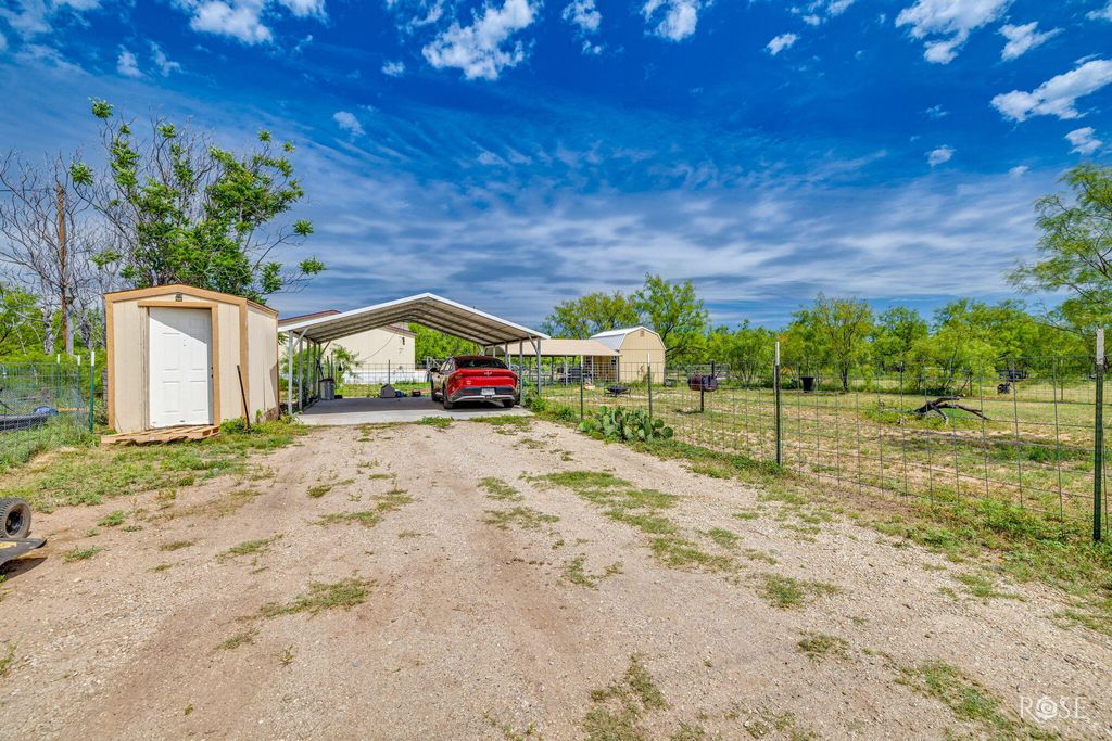 Image 28 of property listing at 11833 Pin Oak Road, Carlsbad, TX 76934
