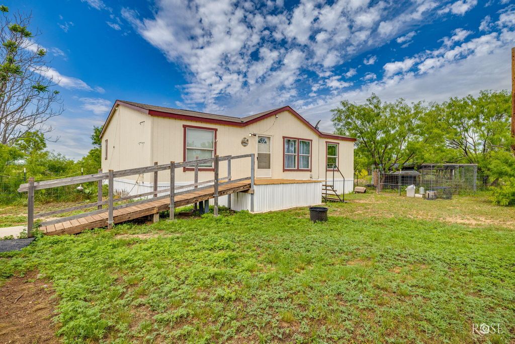Image 3 of property listing at 11833 Pin Oak Road, Carlsbad, TX 76934