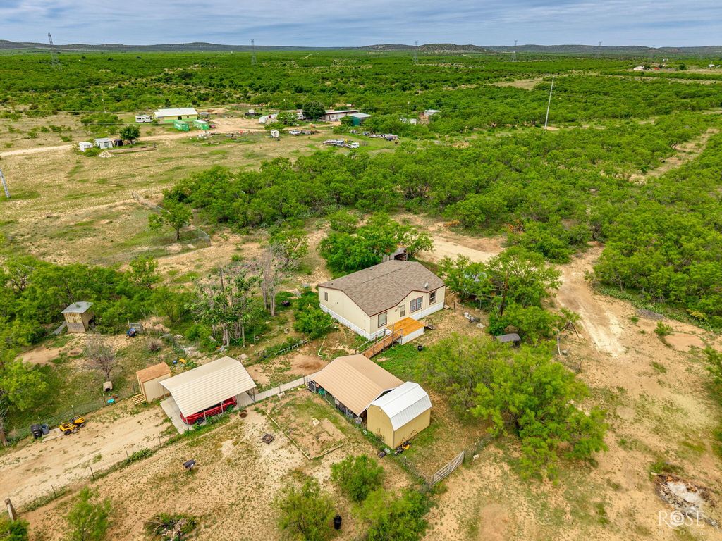 Image 39 of property listing at 11833 Pin Oak Road, Carlsbad, TX 76934