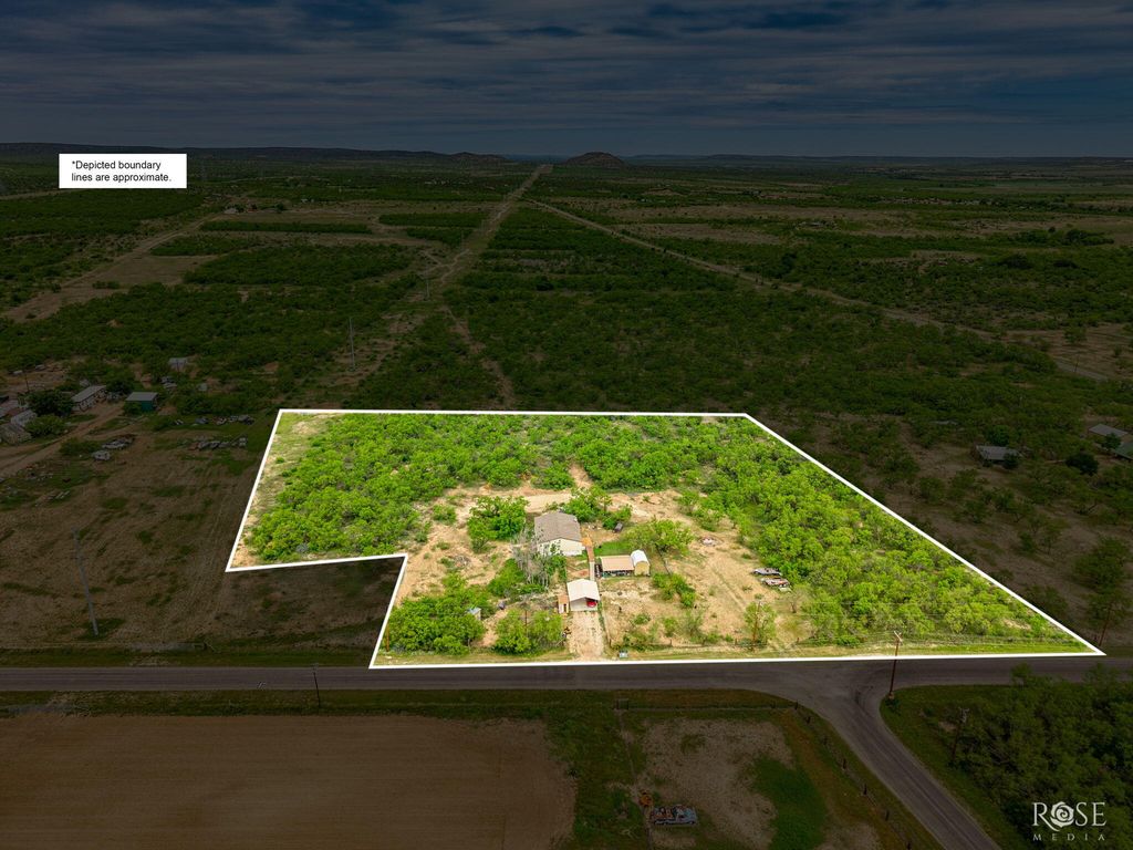 Image 5 of property listing at 11833 Pin Oak Road, Carlsbad, TX 76934