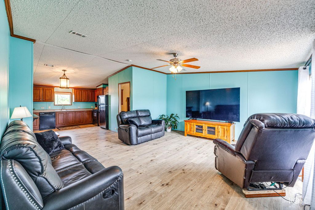 Image 6 of property listing at 11833 Pin Oak Road, Carlsbad, TX 76934
