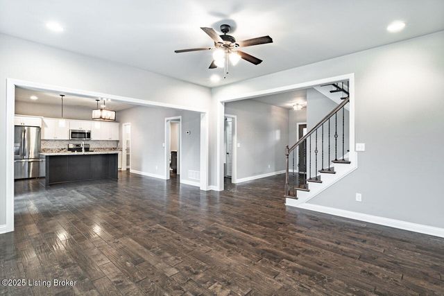 8817 Stara Way, Jeffersontown, KY 40299