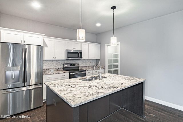 8817 Stara Way, Jeffersontown, KY 40299