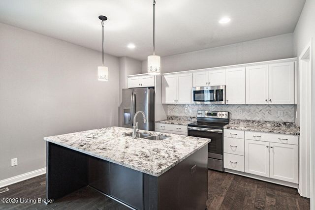 8817 Stara Way, Jeffersontown, KY 40299