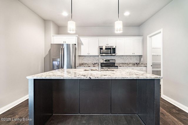 8817 Stara Way, Jeffersontown, KY 40299