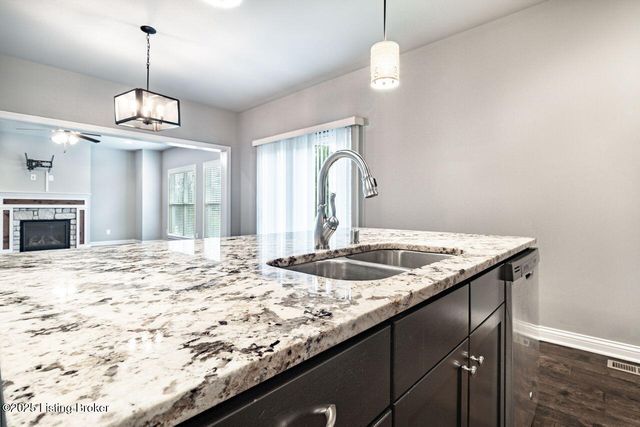 8817 Stara Way, Jeffersontown, KY 40299