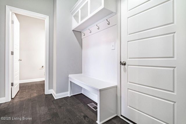 8817 Stara Way, Jeffersontown, KY 40299