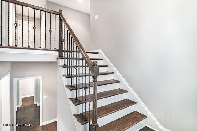 8817 Stara Way, Jeffersontown, KY 40299