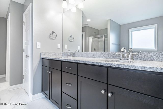 8817 Stara Way, Jeffersontown, KY 40299