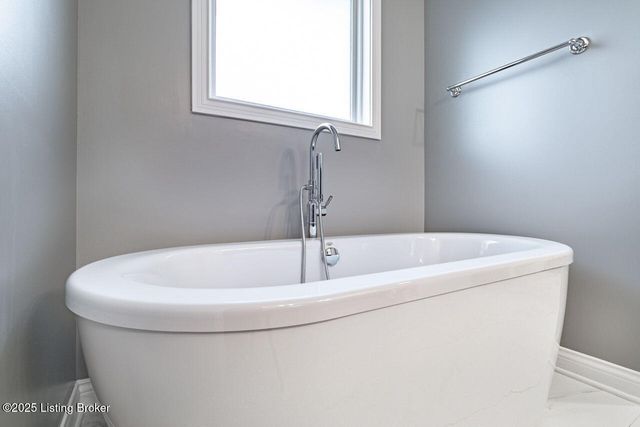 8817 Stara Way, Jeffersontown, KY 40299