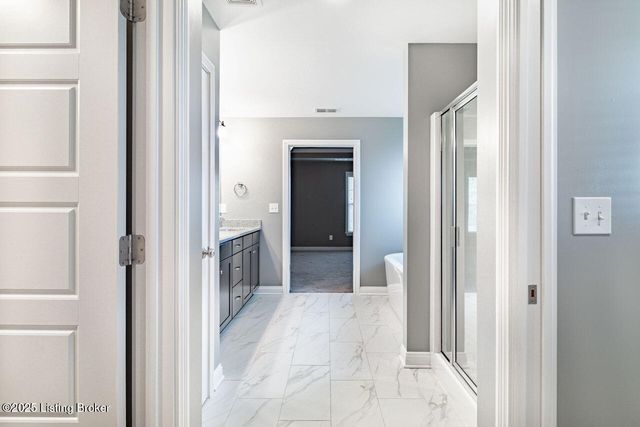 8817 Stara Way, Jeffersontown, KY 40299