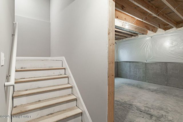 8817 Stara Way, Jeffersontown, KY 40299