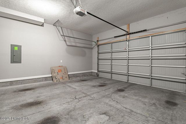 8817 Stara Way, Jeffersontown, KY 40299