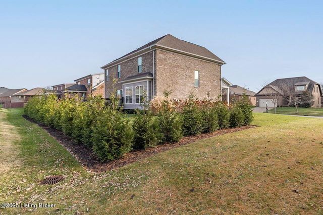 8817 Stara Way, Jeffersontown, KY 40299