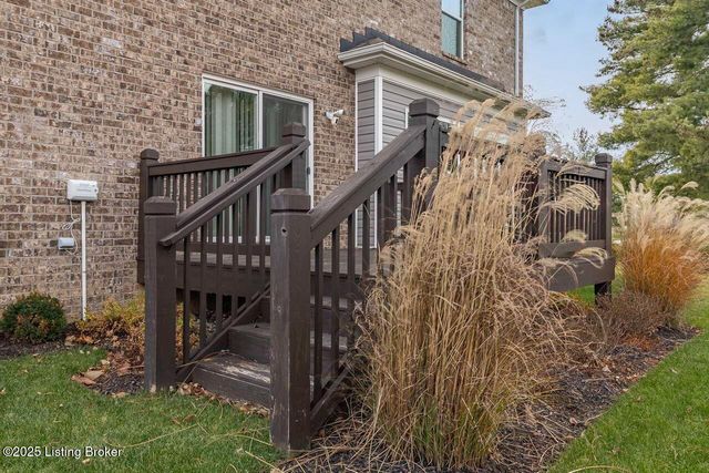 8817 Stara Way, Jeffersontown, KY 40299