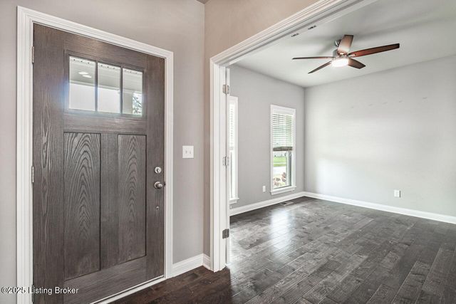 8817 Stara Way, Jeffersontown, KY 40299