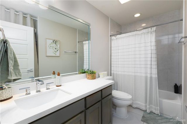 2201 N 26th Drive, Hidalgo, TX 78557