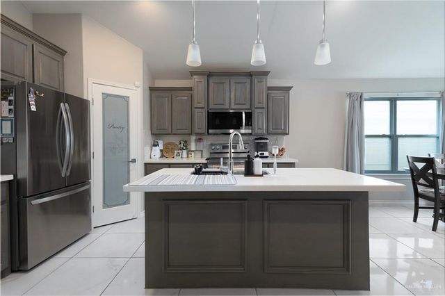 2201 N 26th Drive, Hidalgo, TX 78557