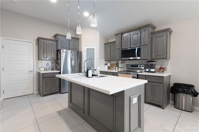 2201 N 26th Drive, Hidalgo, TX 78557