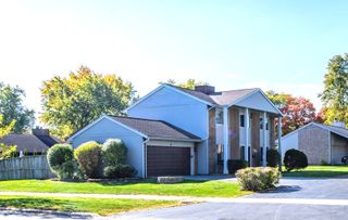 380 Ventura Club Drive, Roselle, IL 60172