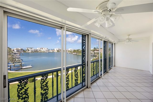 383 Harbour DR 309, Naples, FL 34103