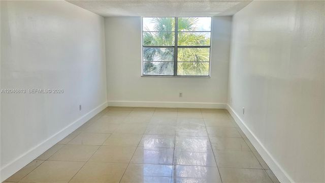 488 NW 165th St Rd B-309, Miami, FL 33169