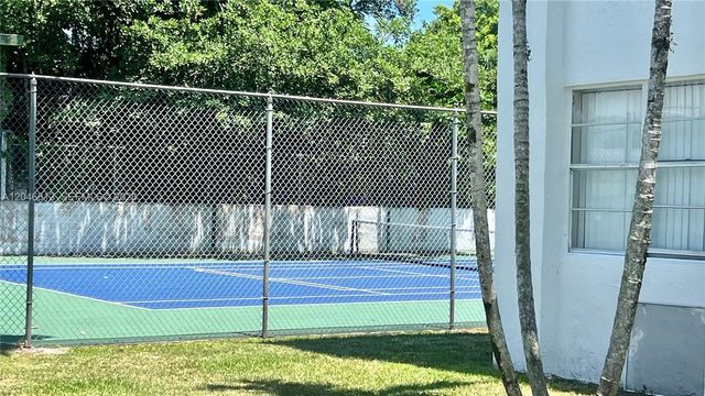 488 NW 165th St Rd B-309, Miami, FL 33169