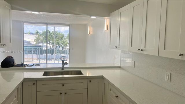 488 NW 165th St Rd B-309, Miami, FL 33169