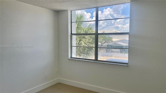 488 NW 165th St Rd B-309, Miami, FL 33169