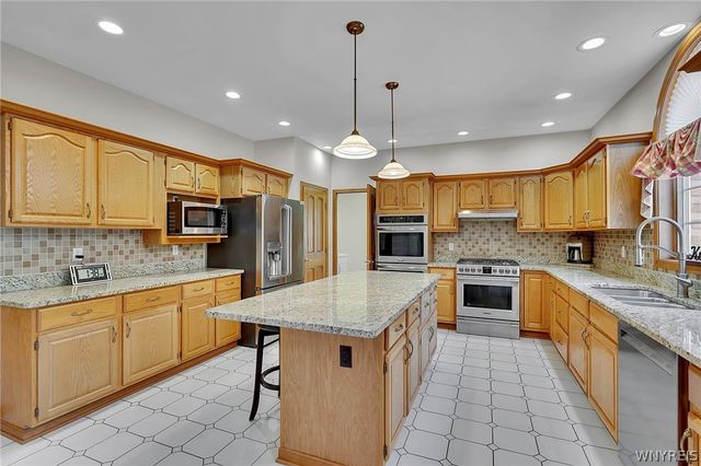 5565 Hidden Pines Court, Clarence, NY 14221
