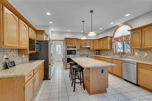 5565 Hidden Pines Court, Clarence, NY 14221
