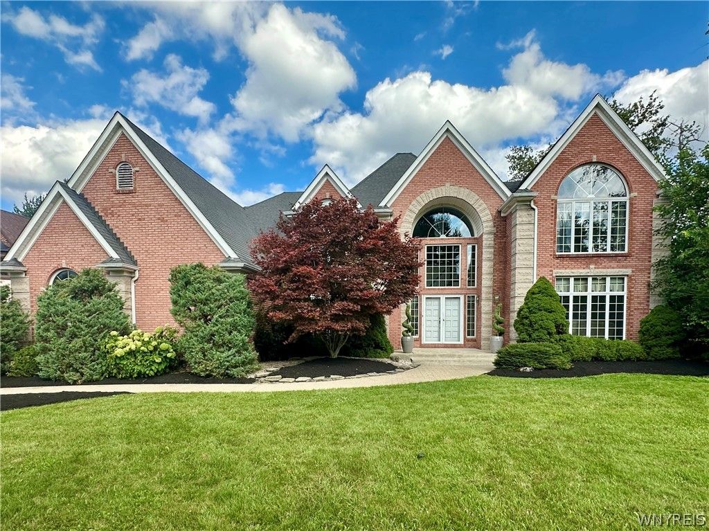 5565 Hidden Pines Court, Clarence, NY 14221