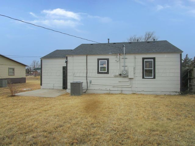 507 Clark Avenue, Stinnett, TX 79083